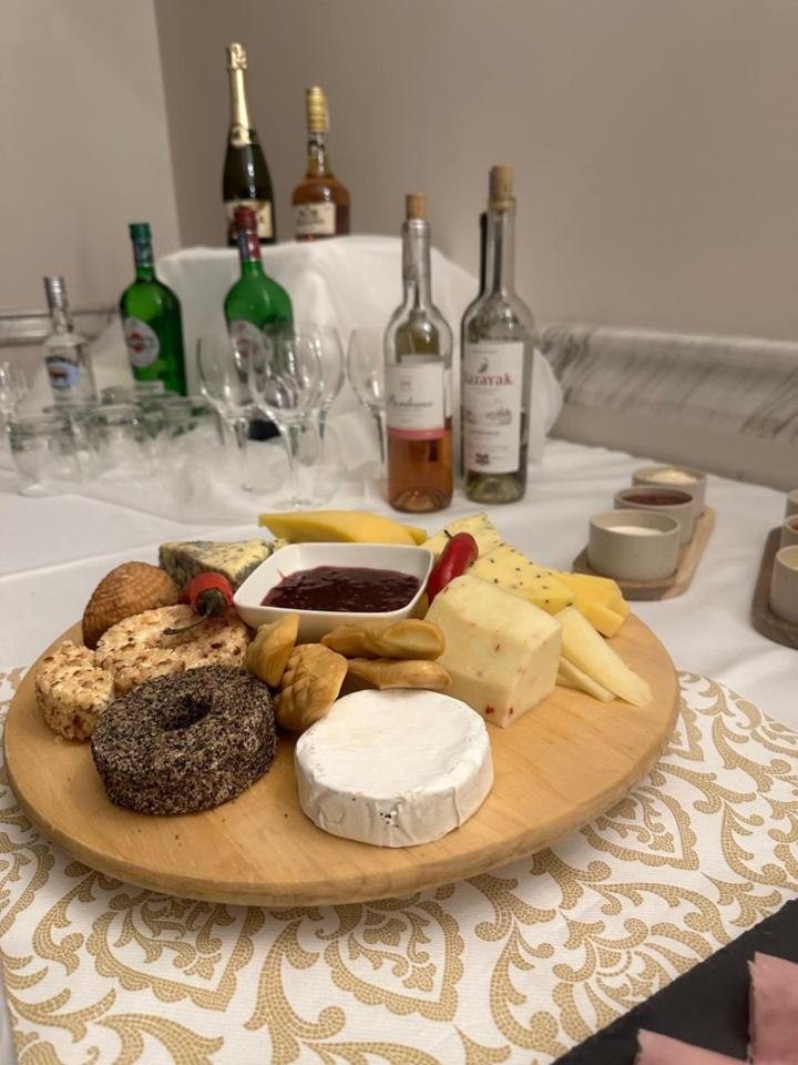 Astoria Bed & Breakfast Swarzedz Bagian luar foto
