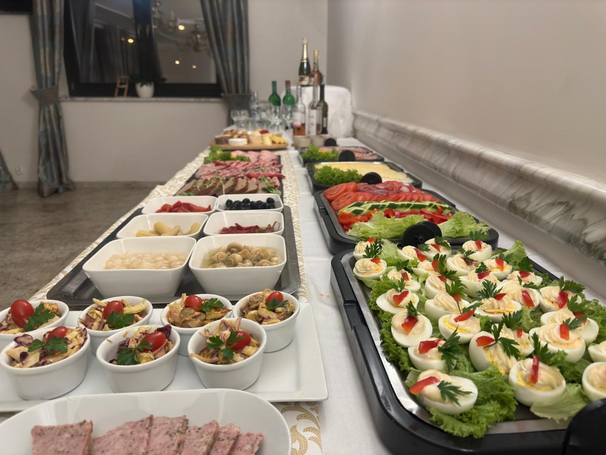 Astoria Bed & Breakfast Swarzedz Bagian luar foto