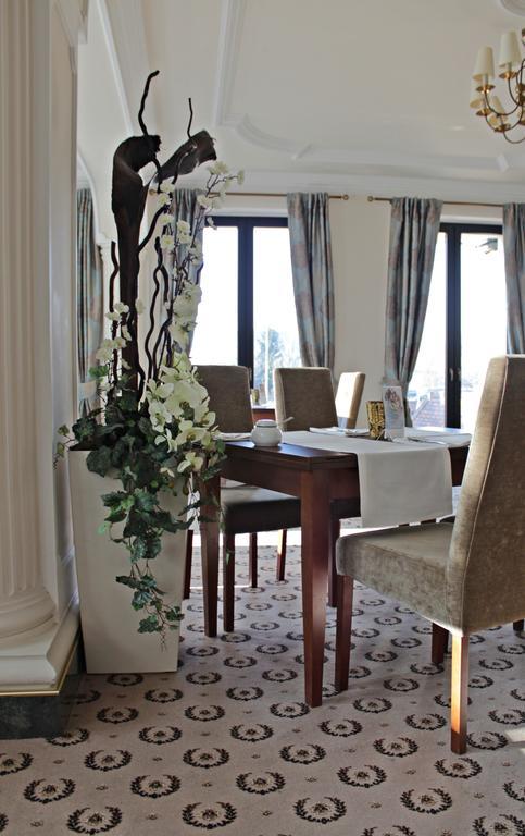 Astoria Bed & Breakfast Swarzedz Bagian luar foto