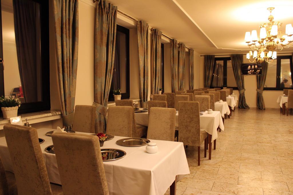 Astoria Bed & Breakfast Swarzedz Bagian luar foto